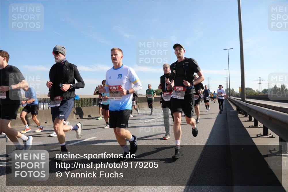 03.10.2025 - Köhlbrandbrückenlauf Yannick Fuchs http://msf.ph/oto/9179205 03.10.2025 11:19:08 Position 3 6083, 6121, 5617 meine-sportfotos.de