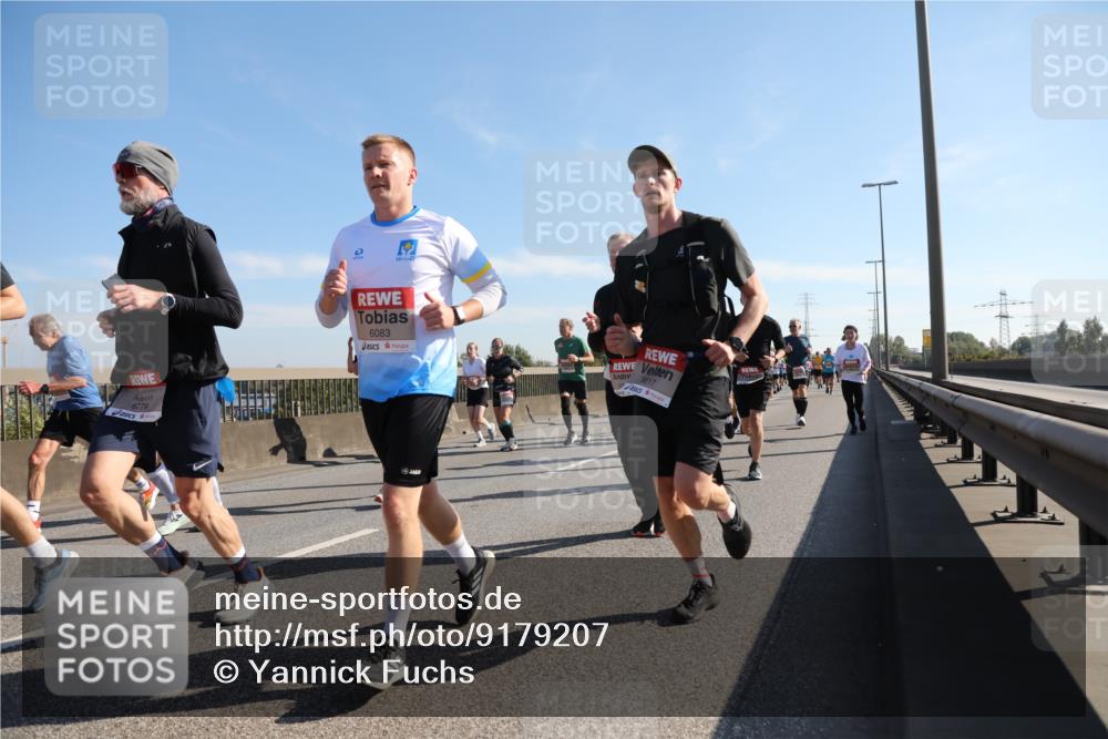 03.10.2025 - Köhlbrandbrückenlauf Yannick Fuchs http://msf.ph/oto/9179207 03.10.2025 11:19:08 Position 3 6779, 6083, 5617 meine-sportfotos.de