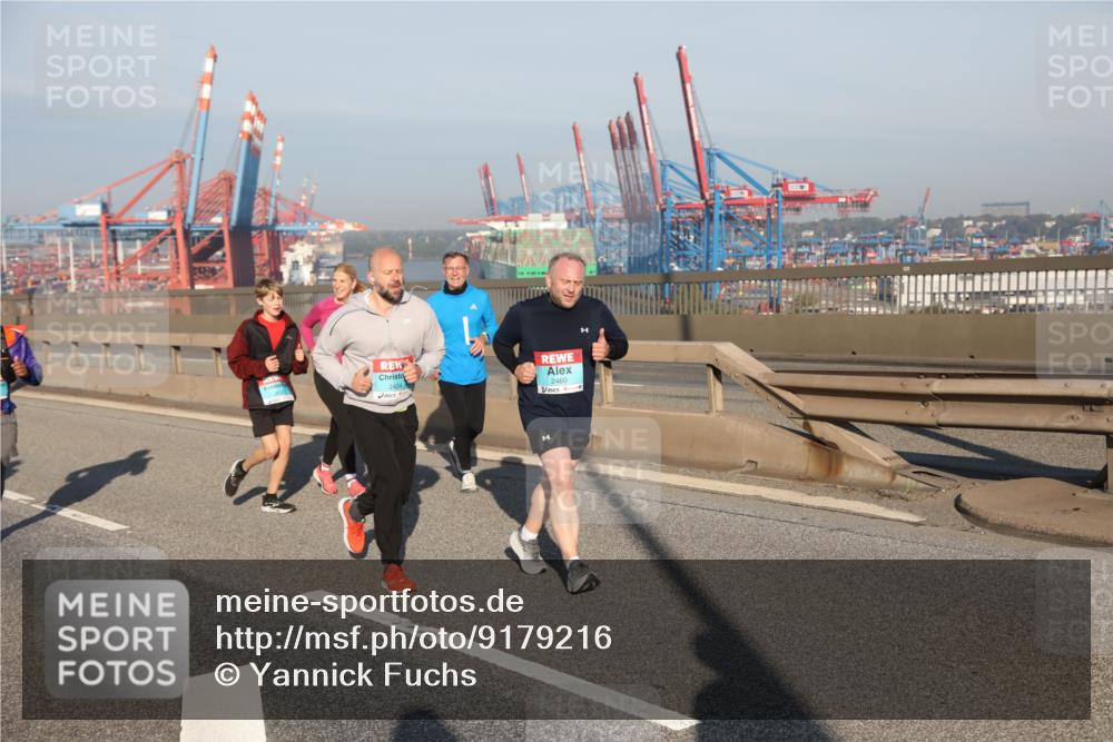 03.10.2025 - Köhlbrandbrückenlauf Yannick Fuchs http://msf.ph/oto/9179216 03.10.2025 08:51:48 Position 2 2424, 2460 meine-sportfotos.de