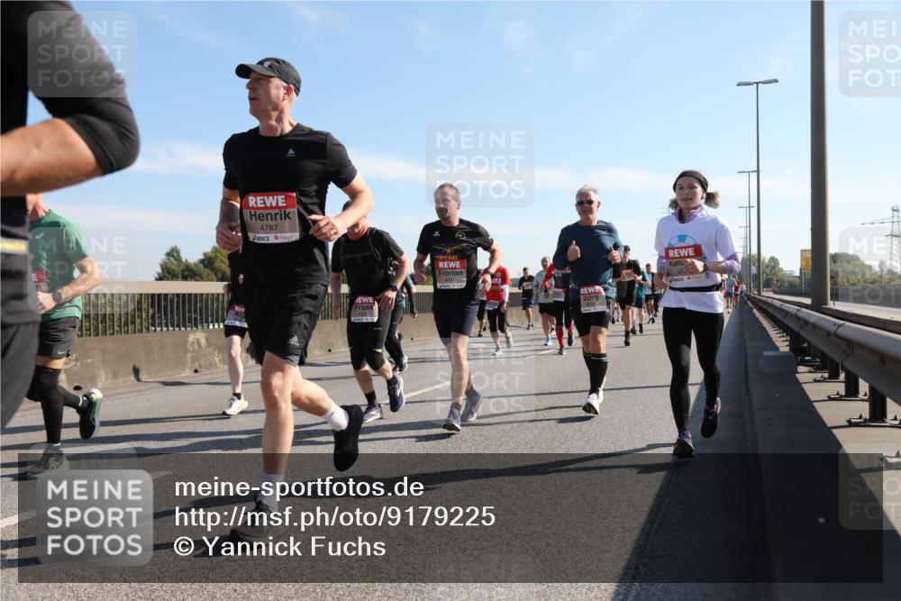 03.10.2025 - Köhlbrandbrückenlauf Yannick Fuchs http://msf.ph/oto/9179225 03.10.2025 11:19:10 Position 3 4787, 4330, 4431, 50 meine-sportfotos.de