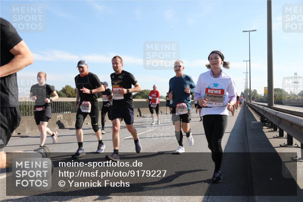03.10.2025 - Köhlbrandbrückenlauf Yannick Fuchs http://msf.ph/oto/9179227 03.10.2025 11:19:11 Position 3 4330, 4431, 4656, 5051 meine-sportfotos.de