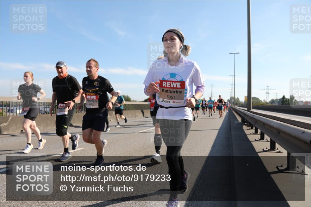 03.10.2025 - Köhlbrandbrückenlauf Yannick Fuchs http://msf.ph/oto/9179233 03.10.2025 11:19:11 Position 3 4330, 4431, 5051 meine-sportfotos.de