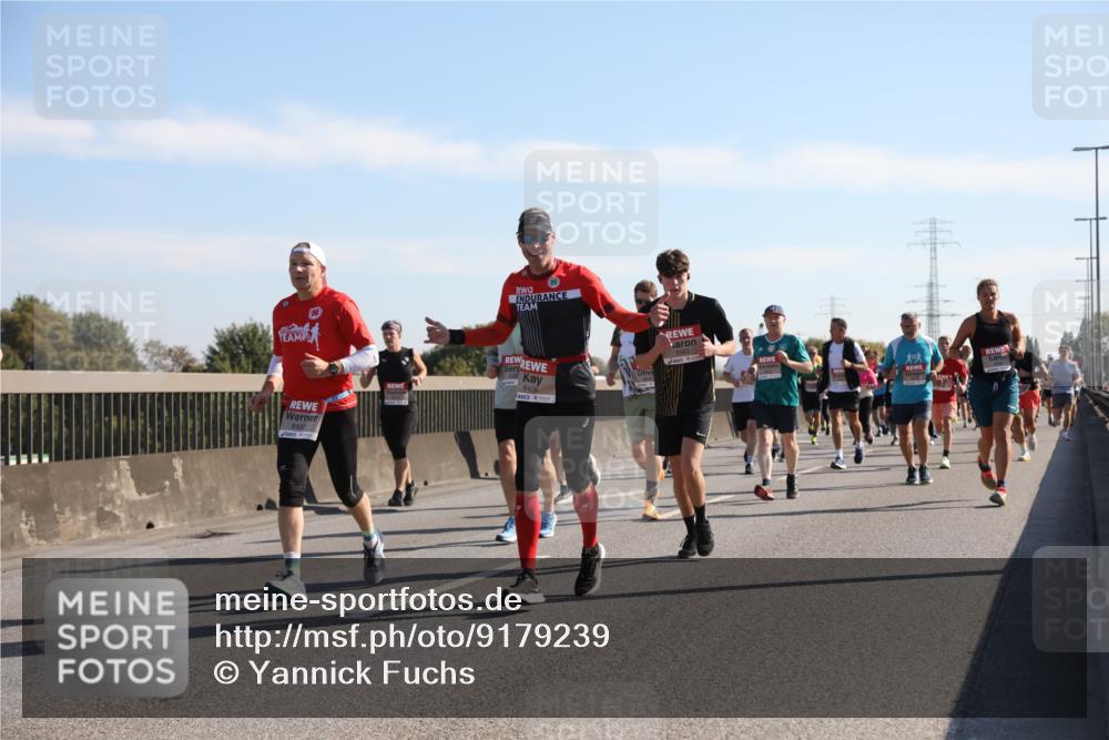 03.10.2025 - Köhlbrandbrückenlauf Yannick Fuchs http://msf.ph/oto/9179239 03.10.2025 11:19:12 Position 3 6432, 6428 meine-sportfotos.de