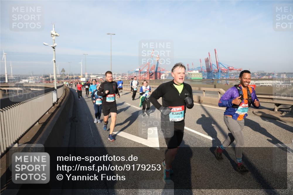 03.10.2025 - Köhlbrandbrückenlauf Yannick Fuchs http://msf.ph/oto/9179253 03.10.2025 08:51:52 Position 2 2180, 2200 meine-sportfotos.de