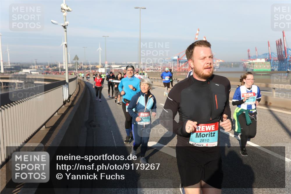 03.10.2025 - Köhlbrandbrückenlauf Yannick Fuchs http://msf.ph/oto/9179267 03.10.2025 08:51:53 Position 2 570, 2810, 2023 meine-sportfotos.de