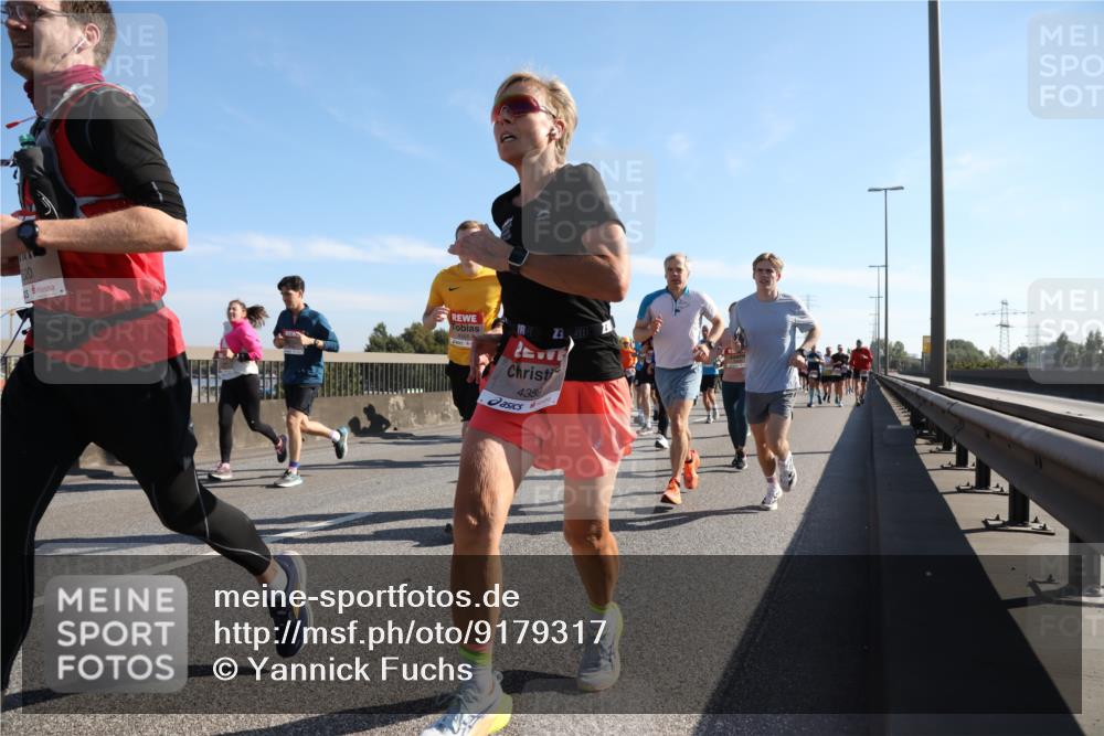 03.10.2025 - Köhlbrandbrückenlauf Yannick Fuchs http://msf.ph/oto/9179317 03.10.2025 11:19:20 Position 3 20, 3, 4359 meine-sportfotos.de