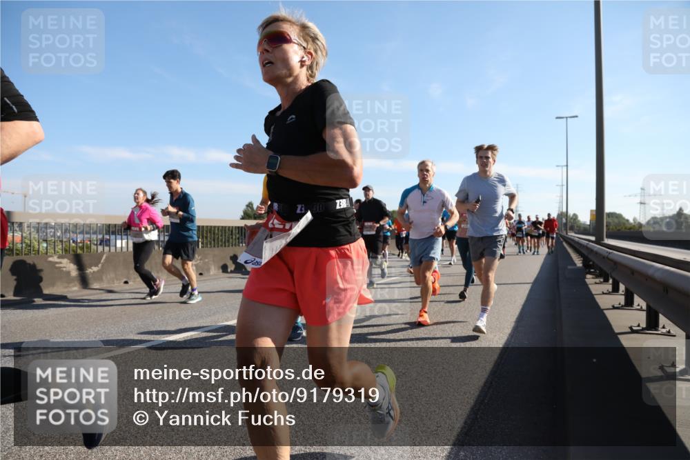 03.10.2025 - Köhlbrandbrückenlauf Yannick Fuchs http://msf.ph/oto/9179319 03.10.2025 11:19:20 Position 3 300, 3, 4 meine-sportfotos.de