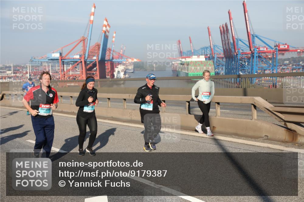 03.10.2025 - Köhlbrandbrückenlauf Yannick Fuchs http://msf.ph/oto/9179387 03.10.2025 08:52:10 Position 2 3407 meine-sportfotos.de