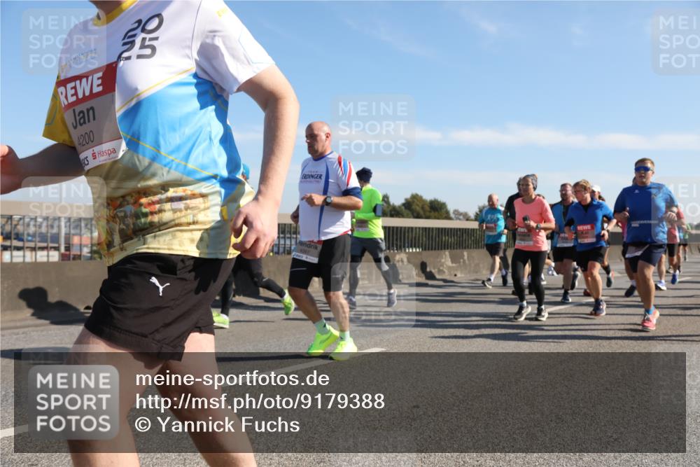 03.10.2025 - Köhlbrandbrückenlauf Yannick Fuchs http://msf.ph/oto/9179388 03.10.2025 11:19:29 Position 3 4200, 25, 4367 meine-sportfotos.de