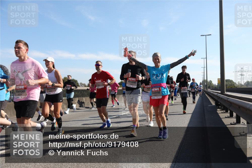 03.10.2025 - Köhlbrandbrückenlauf Yannick Fuchs http://msf.ph/oto/9179408 03.10.2025 11:19:31 Position 3 5874, 4481, 4347 meine-sportfotos.de