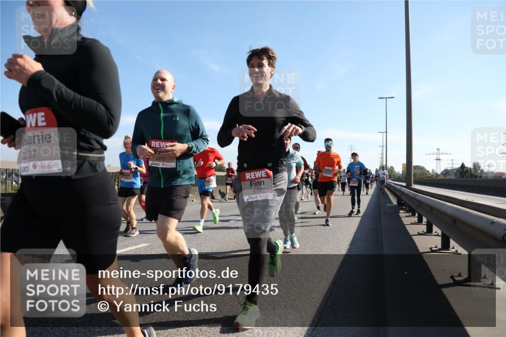 03.10.2025 - Köhlbrandbrückenlauf Yannick Fuchs http://msf.ph/oto/9179435 03.10.2025 11:19:33 Position 3 5737, 4373, 42352 meine-sportfotos.de