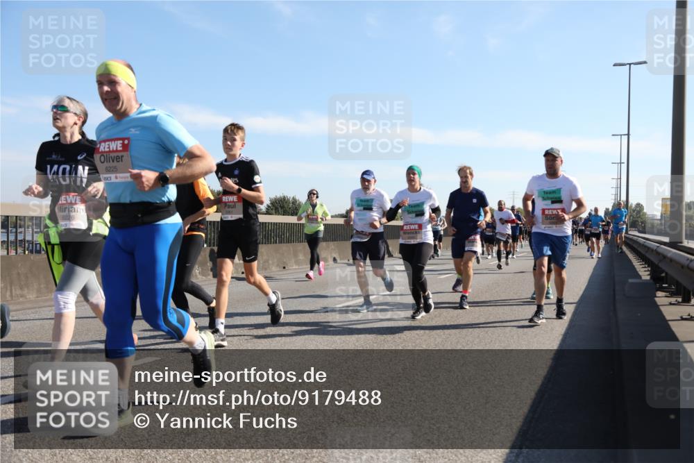 03.10.2025 - Köhlbrandbrückenlauf Yannick Fuchs http://msf.ph/oto/9179488 03.10.2025 11:19:38 Position 3 6226, 6225, 5061 meine-sportfotos.de