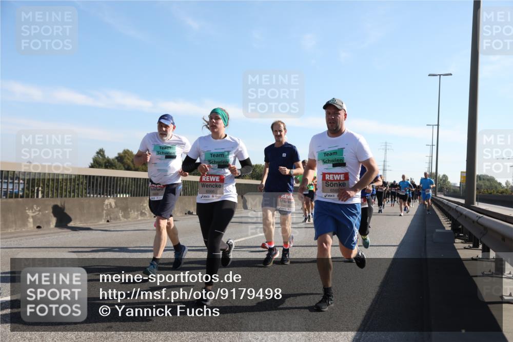 03.10.2025 - Köhlbrandbrückenlauf Yannick Fuchs http://msf.ph/oto/9179498 03.10.2025 11:19:39 Position 3 5569, 6566, 6565 meine-sportfotos.de