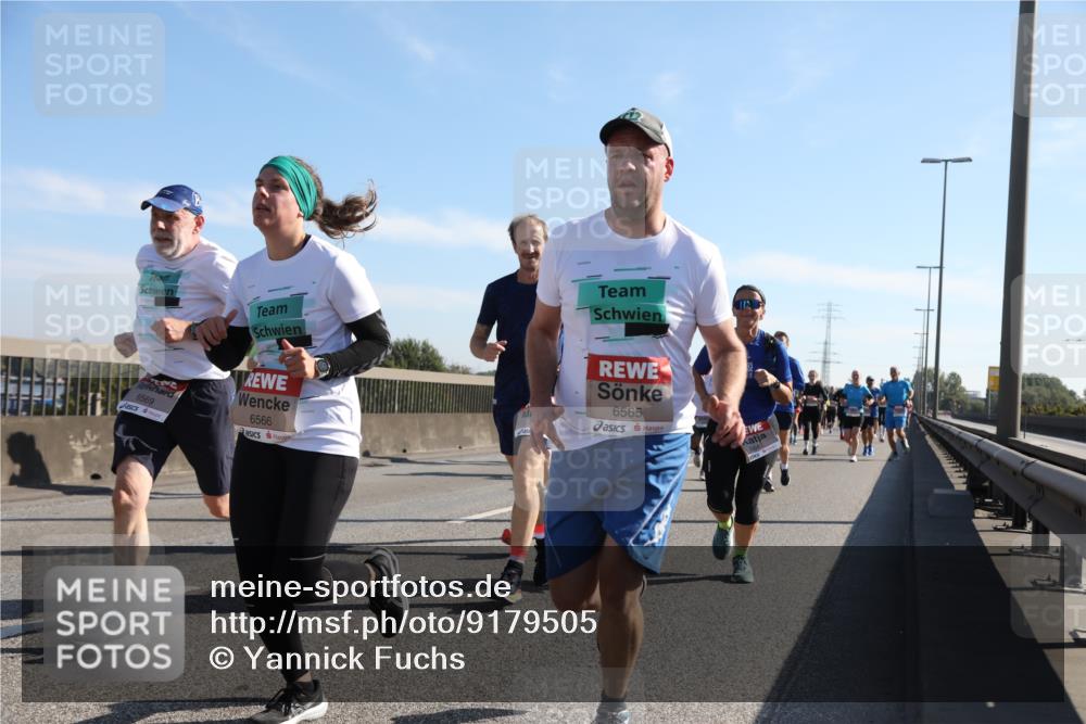 03.10.2025 - Köhlbrandbrückenlauf Yannick Fuchs http://msf.ph/oto/9179505 03.10.2025 11:19:39 Position 3 6569, 6566, 6565 meine-sportfotos.de
