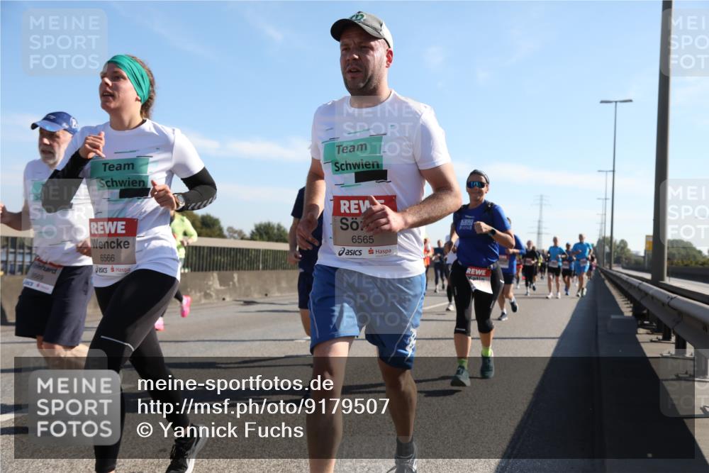03.10.2025 - Köhlbrandbrückenlauf Yannick Fuchs http://msf.ph/oto/9179507 03.10.2025 11:19:39 Position 3 1569, 6566, 6565, 2025 meine-sportfotos.de