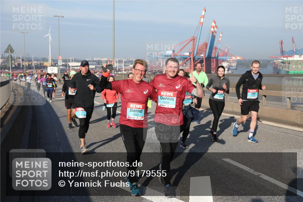 03.10.2025 - Köhlbrandbrückenlauf Yannick Fuchs http://msf.ph/oto/9179555 03.10.2025 08:52:32 Position 2 2016, 3003, 3004 meine-sportfotos.de