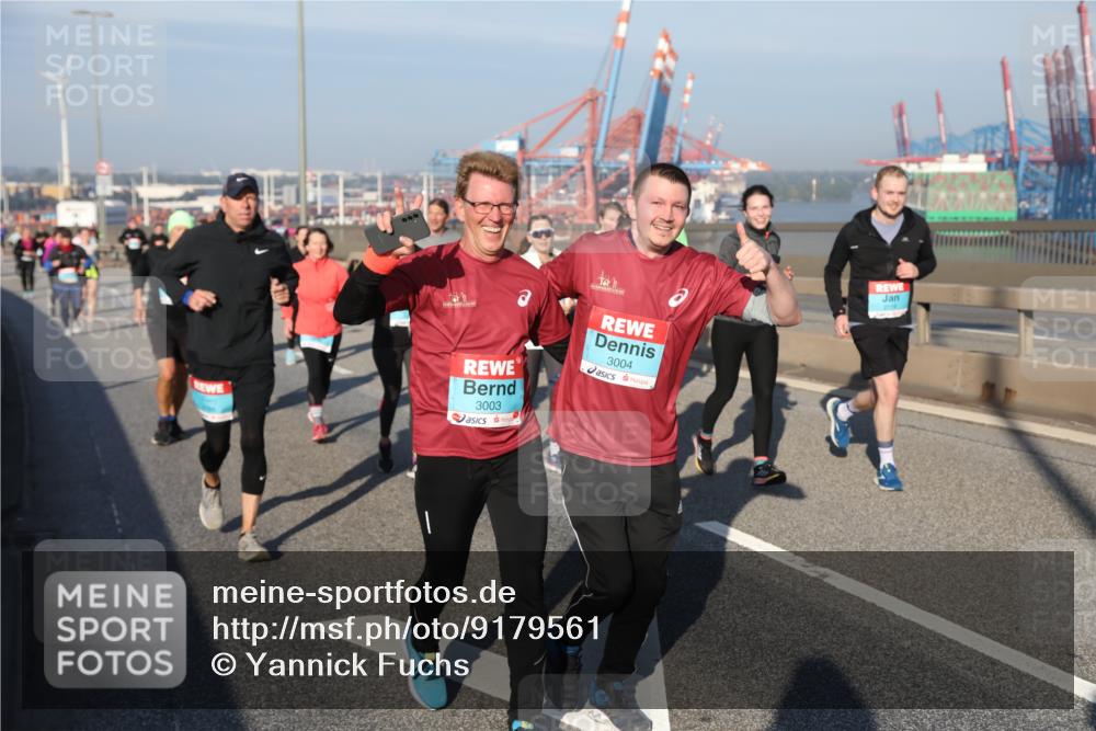 03.10.2025 - Köhlbrandbrückenlauf Yannick Fuchs http://msf.ph/oto/9179561 03.10.2025 08:52:33 Position 2 3003, 3004 meine-sportfotos.de