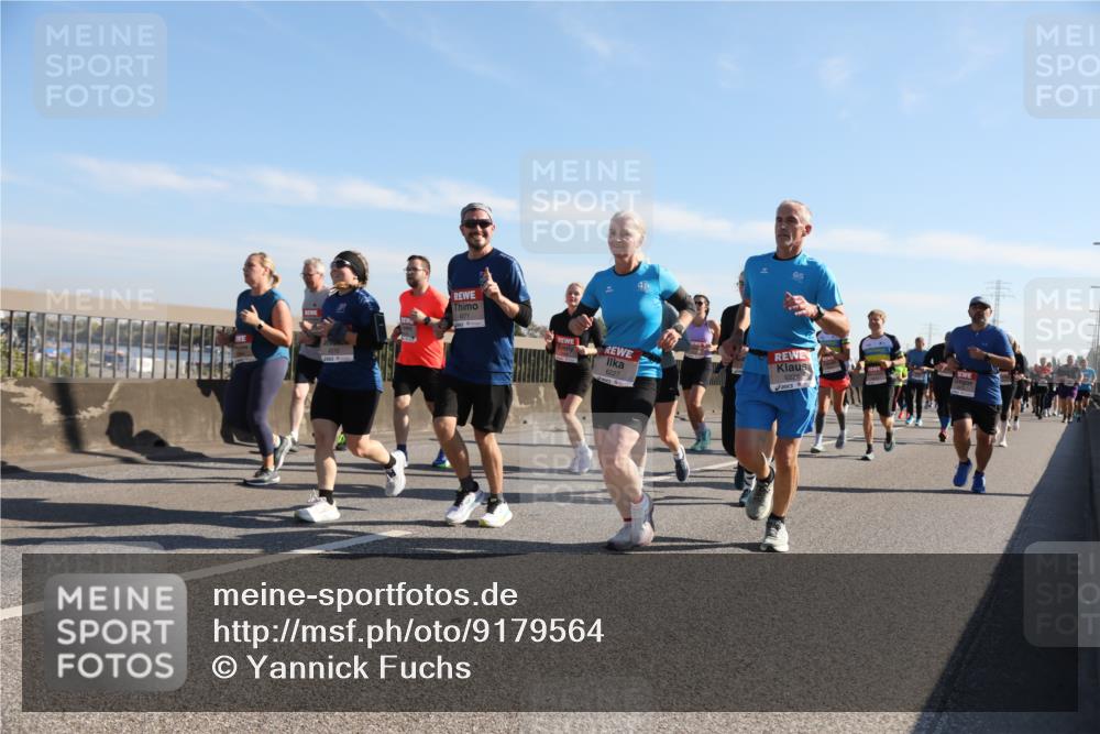 03.10.2025 - Köhlbrandbrückenlauf Yannick Fuchs http://msf.ph/oto/9179564 03.10.2025 11:19:45 Position 3 4571, 6227, 6228 meine-sportfotos.de