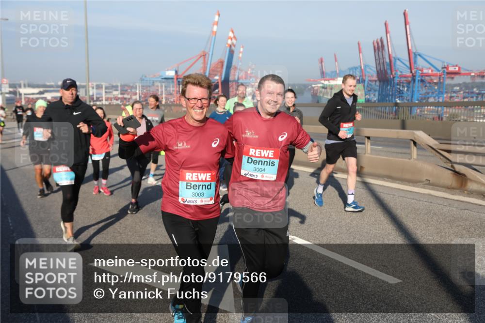 03.10.2025 - Köhlbrandbrückenlauf Yannick Fuchs http://msf.ph/oto/9179566 03.10.2025 08:52:33 Position 2 3003, 3004 meine-sportfotos.de