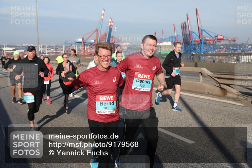 03.10.2025 - Köhlbrandbrückenlauf Yannick Fuchs http://msf.ph/oto/9179568 03.10.2025 08:52:33 Position 2 3003, 3004 meine-sportfotos.de