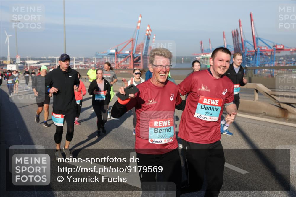 03.10.2025 - Köhlbrandbrückenlauf Yannick Fuchs http://msf.ph/oto/9179569 03.10.2025 08:52:33 Position 2 3003, 3004 meine-sportfotos.de