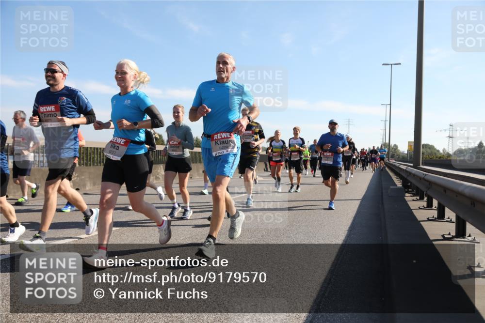 03.10.2025 - Köhlbrandbrückenlauf Yannick Fuchs http://msf.ph/oto/9179570 03.10.2025 11:19:45 Position 3 4571, 6227, 6228 meine-sportfotos.de