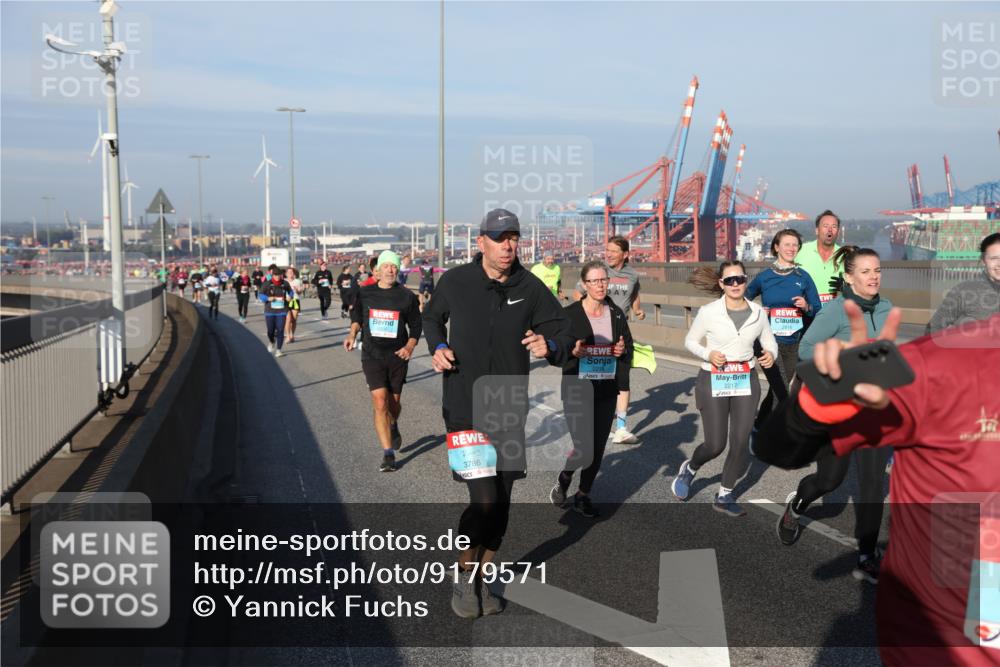 03.10.2025 - Köhlbrandbrückenlauf Yannick Fuchs http://msf.ph/oto/9179571 03.10.2025 08:52:34 Position 2 3786, 2218, 177 meine-sportfotos.de