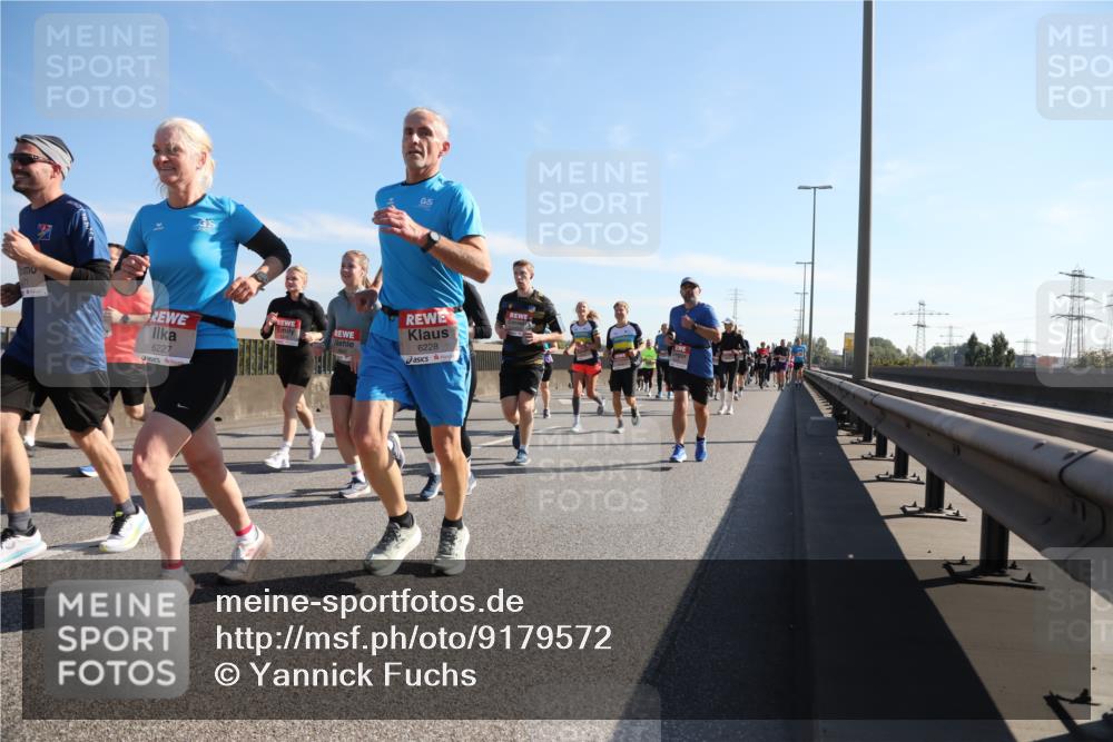 03.10.2025 - Köhlbrandbrückenlauf Yannick Fuchs http://msf.ph/oto/9179572 03.10.2025 11:19:45 Position 3 6227, 6228 meine-sportfotos.de