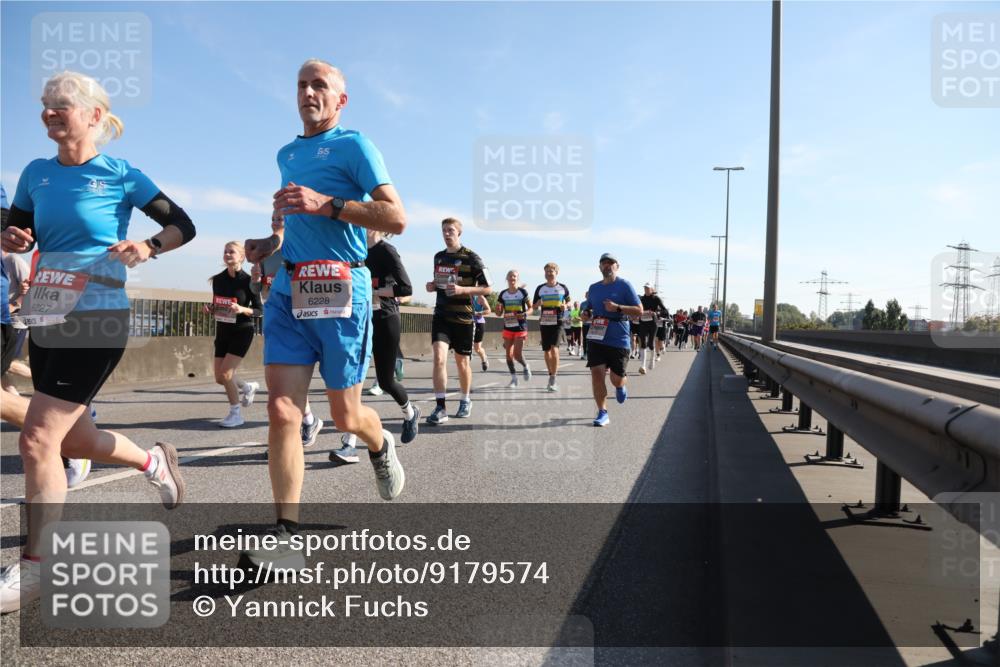 03.10.2025 - Köhlbrandbrückenlauf Yannick Fuchs http://msf.ph/oto/9179574 03.10.2025 11:19:46 Position 3 6227, 6228 meine-sportfotos.de