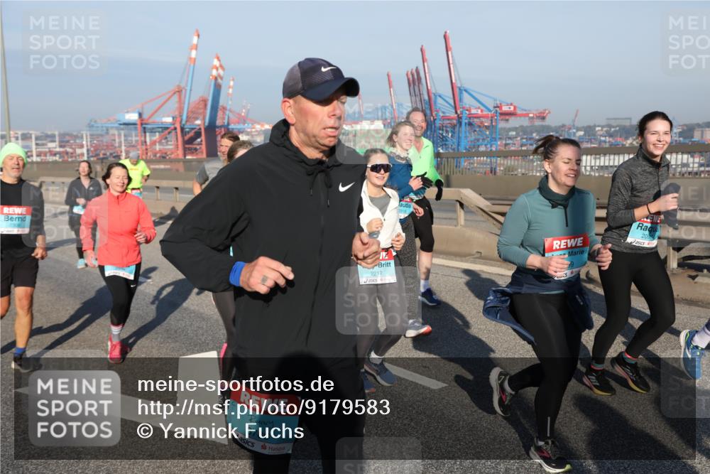 03.10.2025 - Köhlbrandbrückenlauf Yannick Fuchs http://msf.ph/oto/9179583 03.10.2025 08:52:35 Position 2 3786, 12, 2217, 2916, 209 meine-sportfotos.de