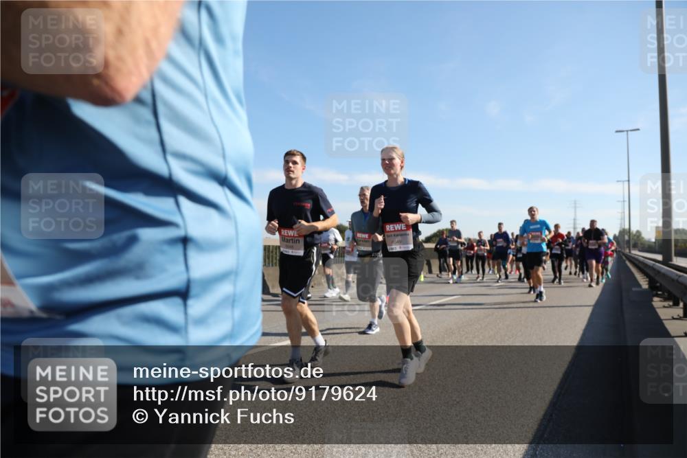 03.10.2025 - Köhlbrandbrückenlauf Yannick Fuchs http://msf.ph/oto/9179624 03.10.2025 11:19:51 Position 3 6048, 6049 meine-sportfotos.de