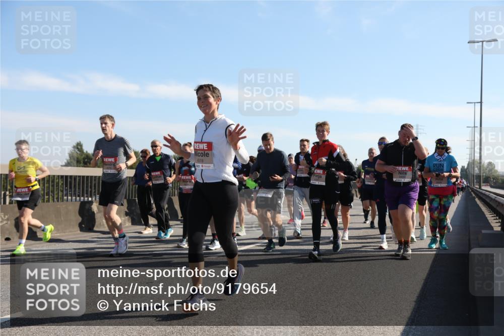 03.10.2025 - Köhlbrandbrückenlauf Yannick Fuchs http://msf.ph/oto/9179654 03.10.2025 11:19:54 Position 3 4519, 5493 meine-sportfotos.de
