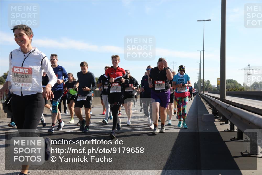 03.10.2025 - Köhlbrandbrückenlauf Yannick Fuchs http://msf.ph/oto/9179658 03.10.2025 11:19:54 Position 3 4519, 5493, 4341 meine-sportfotos.de
