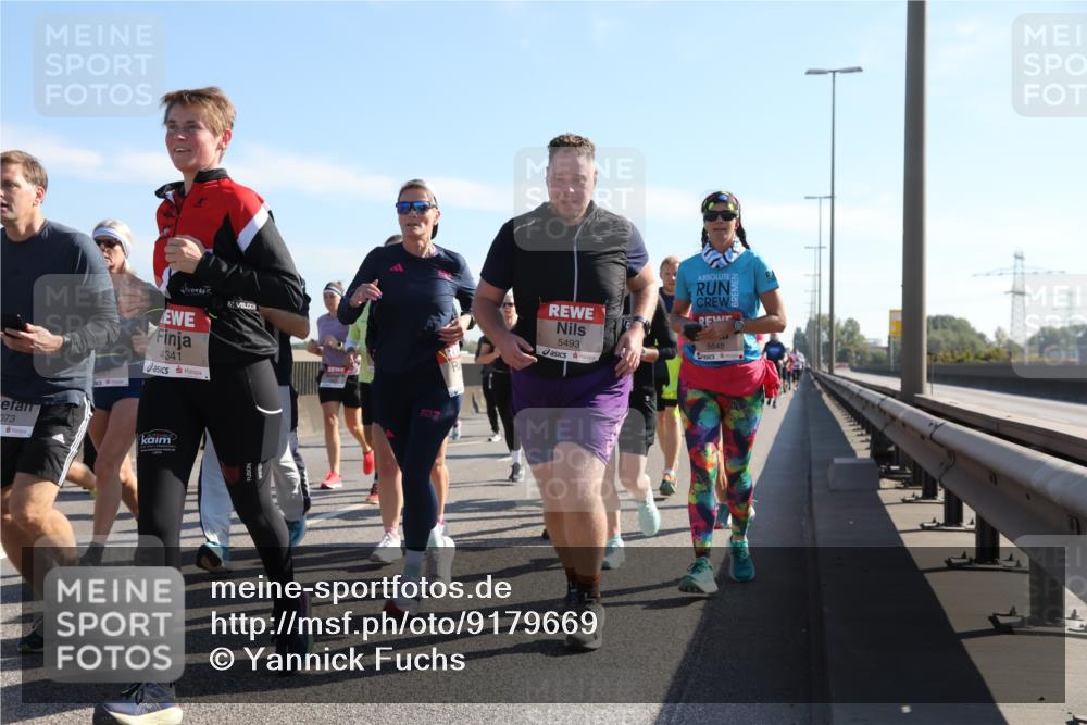 03.10.2025 - Köhlbrandbrückenlauf Yannick Fuchs http://msf.ph/oto/9179669 03.10.2025 11:19:55 Position 3 4341, 5493, 5648, 073 meine-sportfotos.de