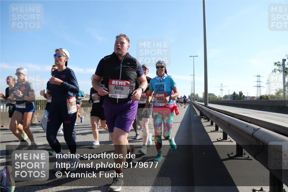 03.10.2025 - Köhlbrandbrückenlauf Yannick Fuchs http://msf.ph/oto/9179677 03.10.2025 11:19:56 Position 3 564, 5493, 5648 meine-sportfotos.de