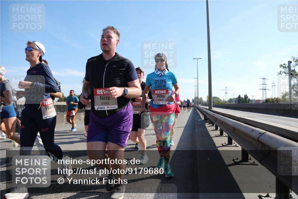 03.10.2025 - Köhlbrandbrückenlauf Yannick Fuchs http://msf.ph/oto/9179680 03.10.2025 11:19:56 Position 3 5647, 5493, 5650, 5648 meine-sportfotos.de