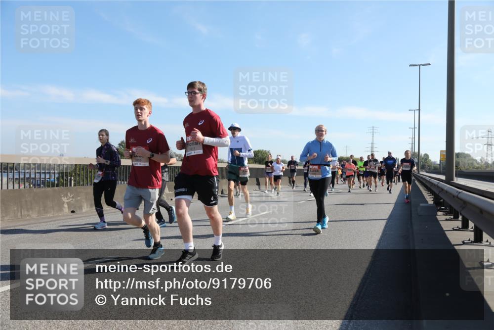 03.10.2025 - Köhlbrandbrückenlauf Yannick Fuchs http://msf.ph/oto/9179706 03.10.2025 11:19:59 Position 3 5910, 5911 meine-sportfotos.de