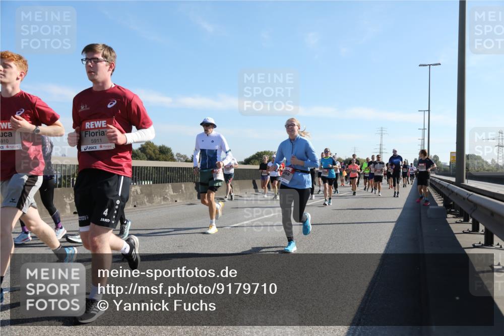 03.10.2025 - Köhlbrandbrückenlauf Yannick Fuchs http://msf.ph/oto/9179710 03.10.2025 11:20:00 Position 3 5910, 5911 meine-sportfotos.de