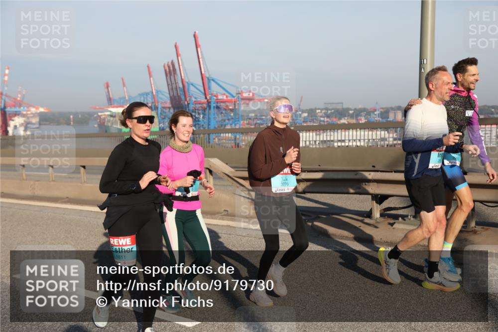 03.10.2025 - Köhlbrandbrückenlauf Yannick Fuchs http://msf.ph/oto/9179730 03.10.2025 08:52:53 Position 2 1811, 3770, 118 meine-sportfotos.de