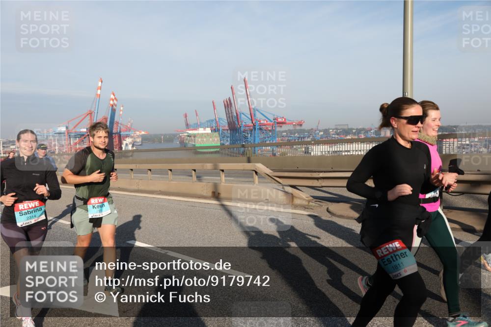 03.10.2025 - Köhlbrandbrückenlauf Yannick Fuchs http://msf.ph/oto/9179742 03.10.2025 08:52:54 Position 2 2314, 2313, 1811, 18 meine-sportfotos.de