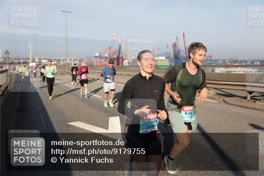 03.10.2025 - Köhlbrandbrückenlauf Yannick Fuchs http://msf.ph/oto/9179755 03.10.2025 08:52:55 Position 2 231, 2314 meine-sportfotos.de