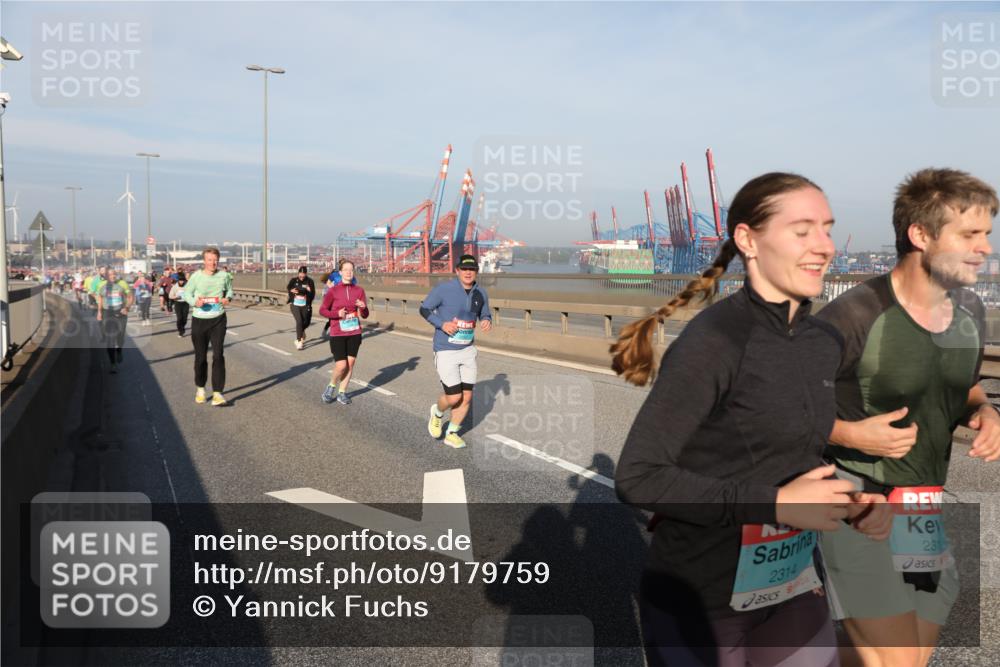 03.10.2025 - Köhlbrandbrückenlauf Yannick Fuchs http://msf.ph/oto/9179759 03.10.2025 08:52:55 Position 2 2314, 231 meine-sportfotos.de