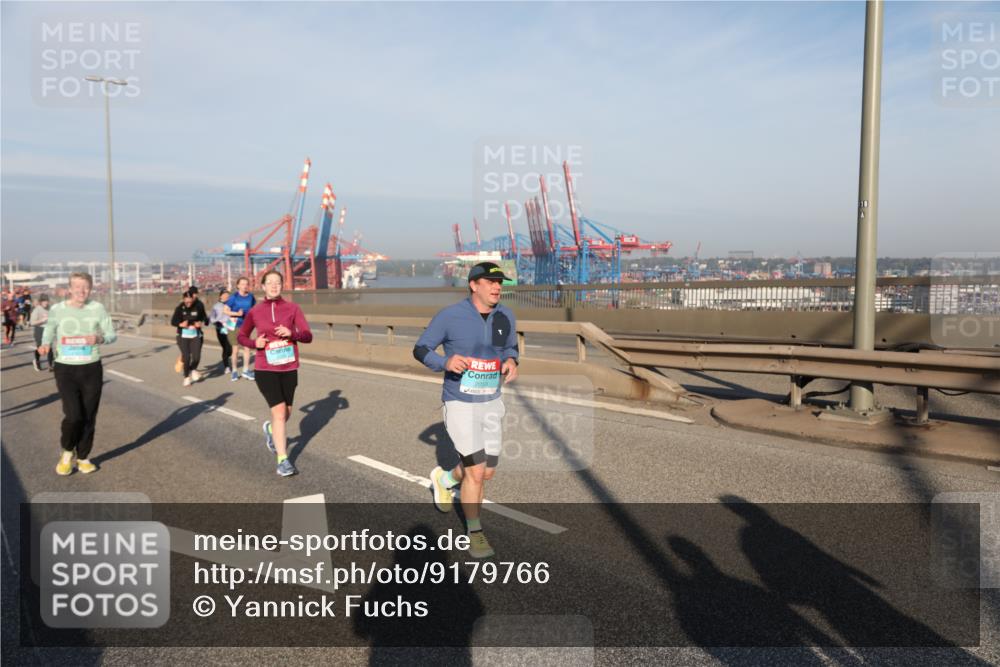 03.10.2025 - Köhlbrandbrückenlauf Yannick Fuchs http://msf.ph/oto/9179766 03.10.2025 08:52:56 Position 2 18 meine-sportfotos.de
