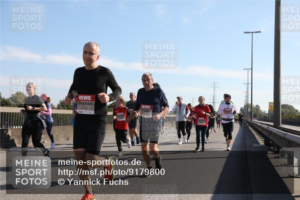 03.10.2025 - Köhlbrandbrückenlauf Yannick Fuchs http://msf.ph/oto/9179800 03.10.2025 11:20:08 Position 3 5115, 4756, 4869 meine-sportfotos.de