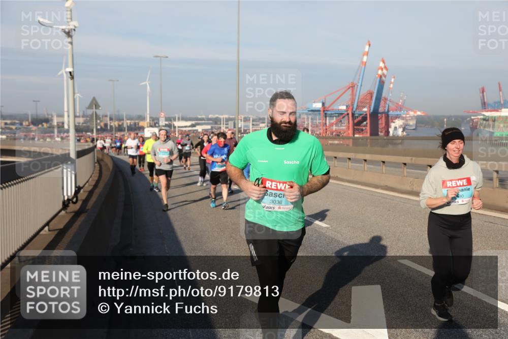 03.10.2025 - Köhlbrandbrückenlauf Yannick Fuchs http://msf.ph/oto/9179813 03.10.2025 08:53:03 Position 2 3038, 990 meine-sportfotos.de