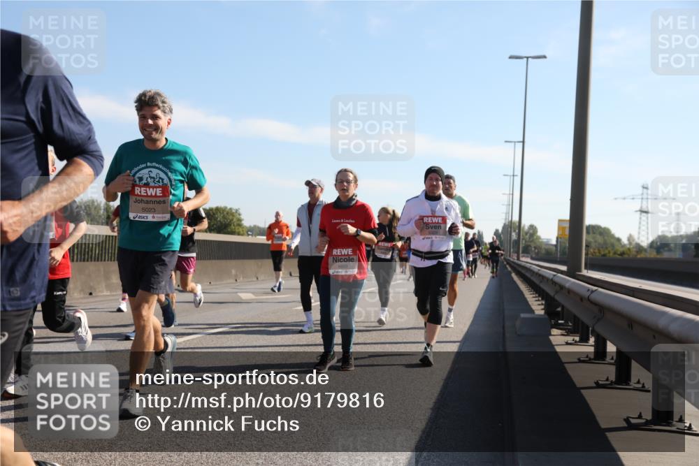 03.10.2025 - Köhlbrandbrückenlauf Yannick Fuchs http://msf.ph/oto/9179816 03.10.2025 11:20:10 Position 3 9, 5023, 4869, 5329 meine-sportfotos.de