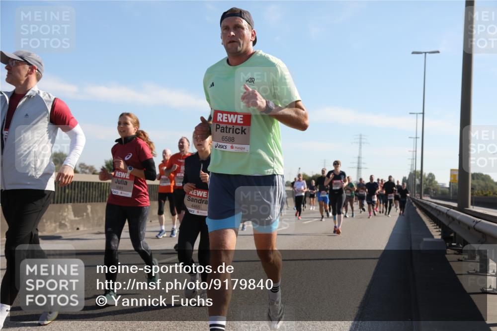 03.10.2025 - Köhlbrandbrückenlauf Yannick Fuchs http://msf.ph/oto/9179840 03.10.2025 11:20:12 Position 3 6588, 5081, 4465 meine-sportfotos.de