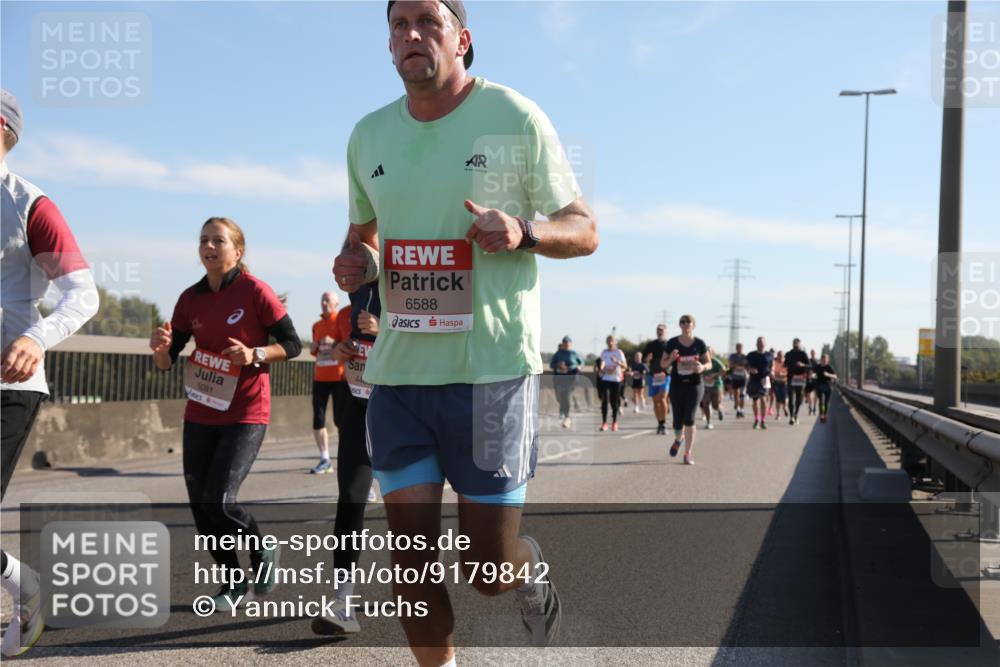 03.10.2025 - Köhlbrandbrückenlauf Yannick Fuchs http://msf.ph/oto/9179842 03.10.2025 11:20:12 Position 3 5081, 6588 meine-sportfotos.de