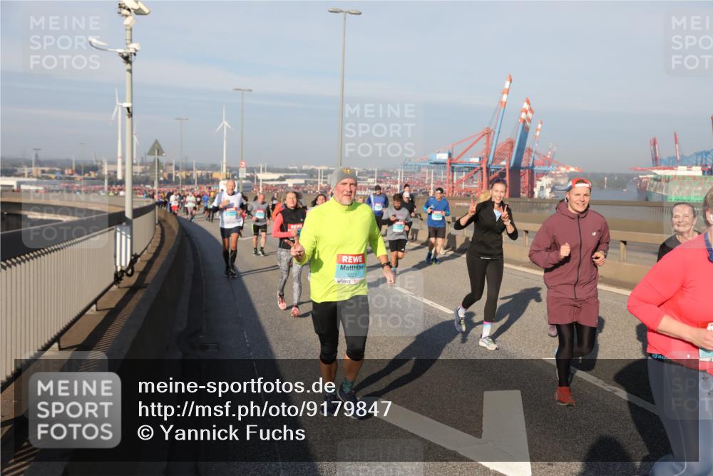 03.10.2025 - Köhlbrandbrückenlauf Yannick Fuchs http://msf.ph/oto/9179847 03.10.2025 08:53:08 Position 2 3221 meine-sportfotos.de