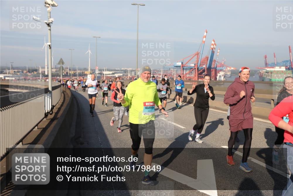 03.10.2025 - Köhlbrandbrückenlauf Yannick Fuchs http://msf.ph/oto/9179849 03.10.2025 08:53:08 Position 2 3221 meine-sportfotos.de